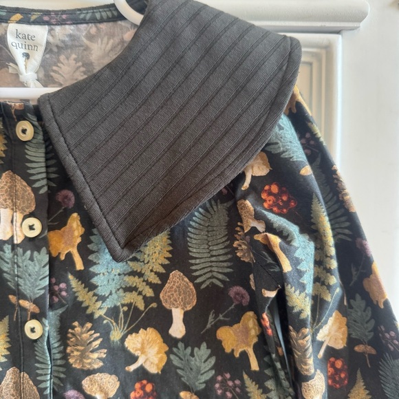 Kate Quinn Long sleeve wide collar button dress | black autumn botanical - Picture 3 of 6